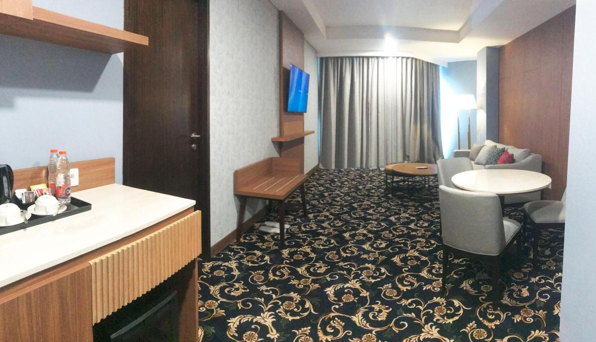 Labersa Hotel & Convention Center Samosir Sinapuran Extérieur photo