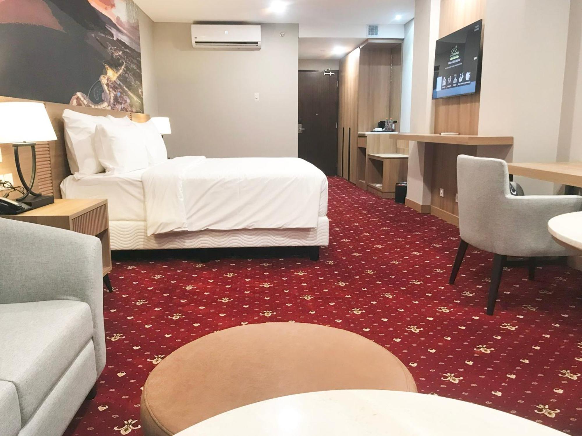 Labersa Hotel & Convention Center Samosir Sinapuran Extérieur photo