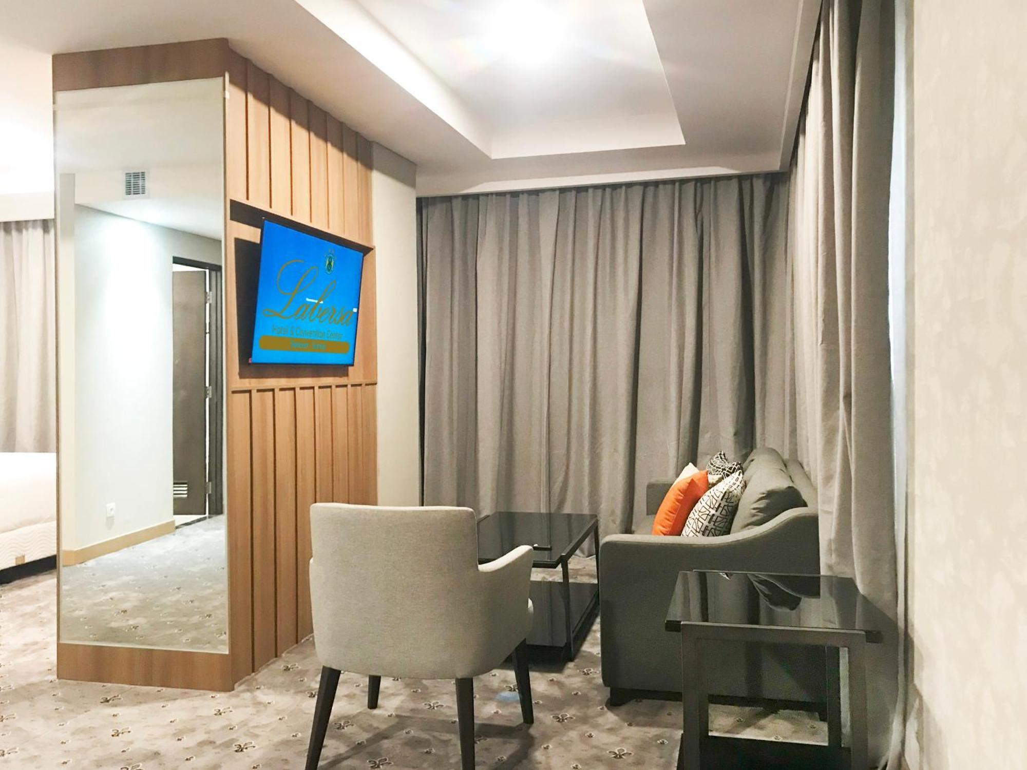 Labersa Hotel & Convention Center Samosir Sinapuran Extérieur photo