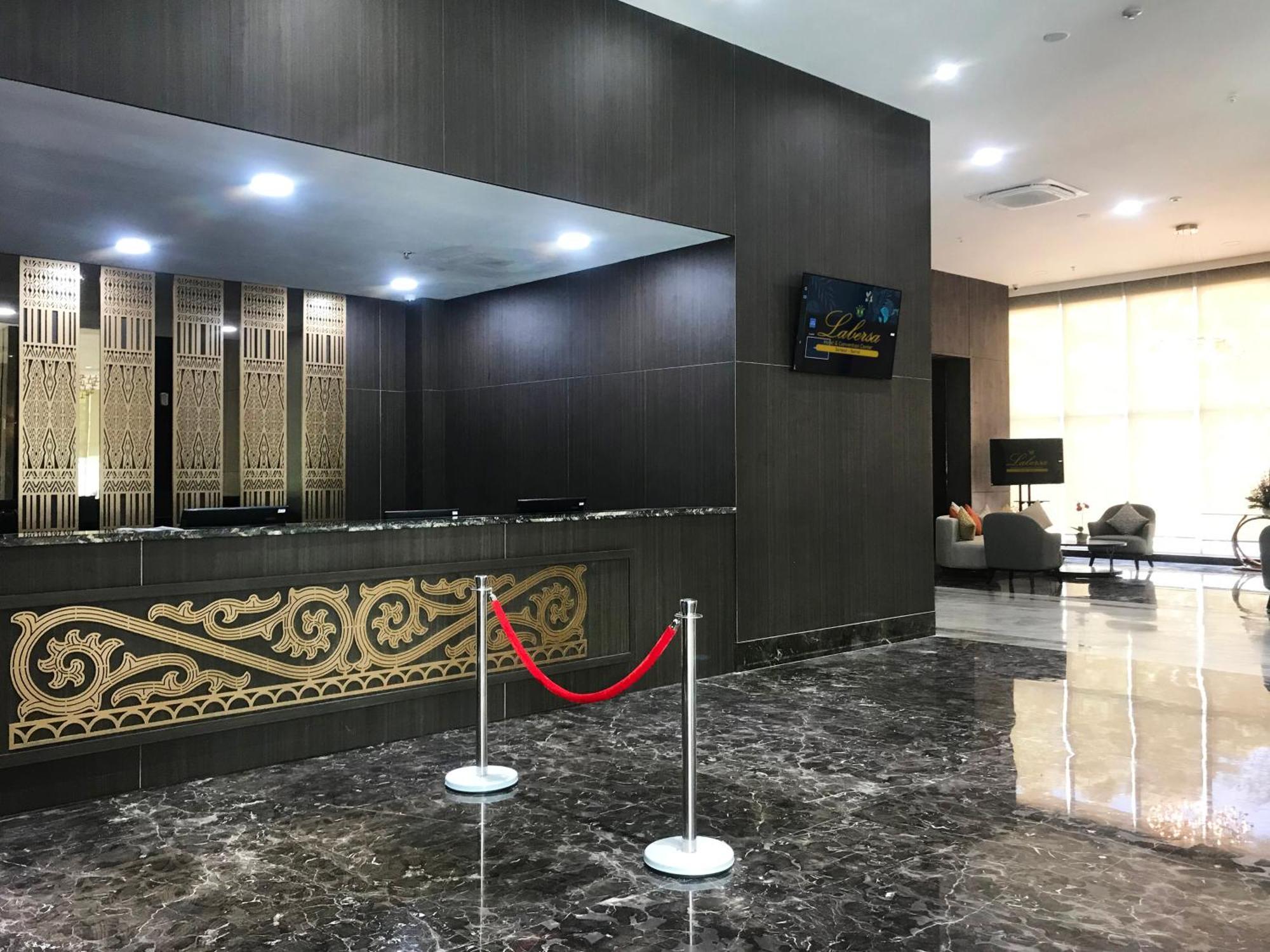 Labersa Hotel & Convention Center Samosir Sinapuran Extérieur photo